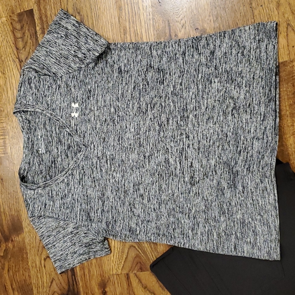 Womens Under Armour Heatgear v neck top size M